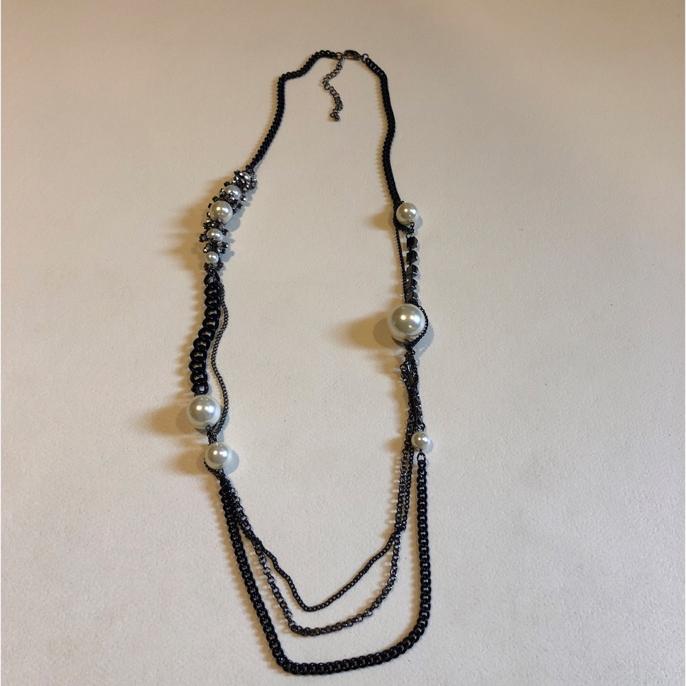 Black Metal Rhinestone & Pearl Fashion Necklace
